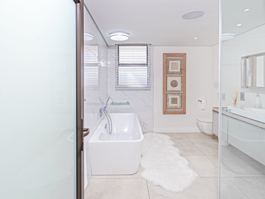 6 Bedroom Property for Sale in Birdwood Estate North West